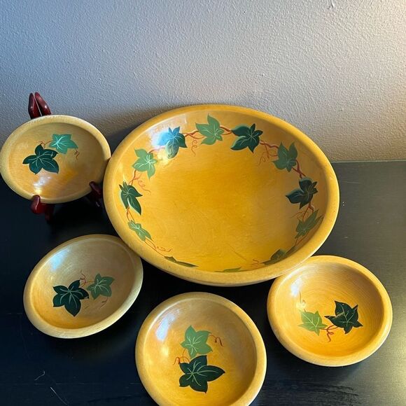 Munising vintage wooden ivy painted set of 5 bowls - Picture 3 of 12
